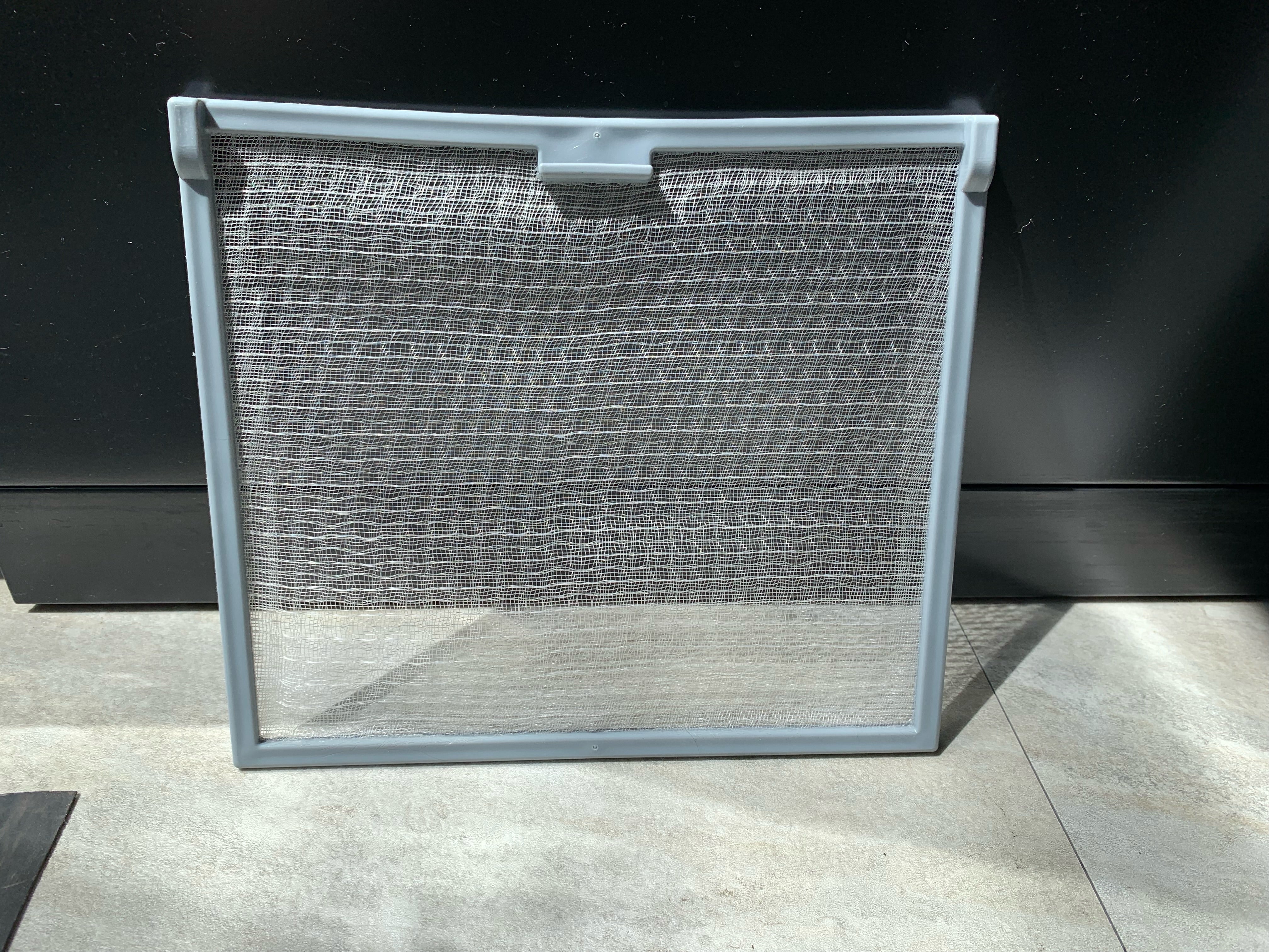 4面ガラス冷蔵ショーケースのフィルター清掃について